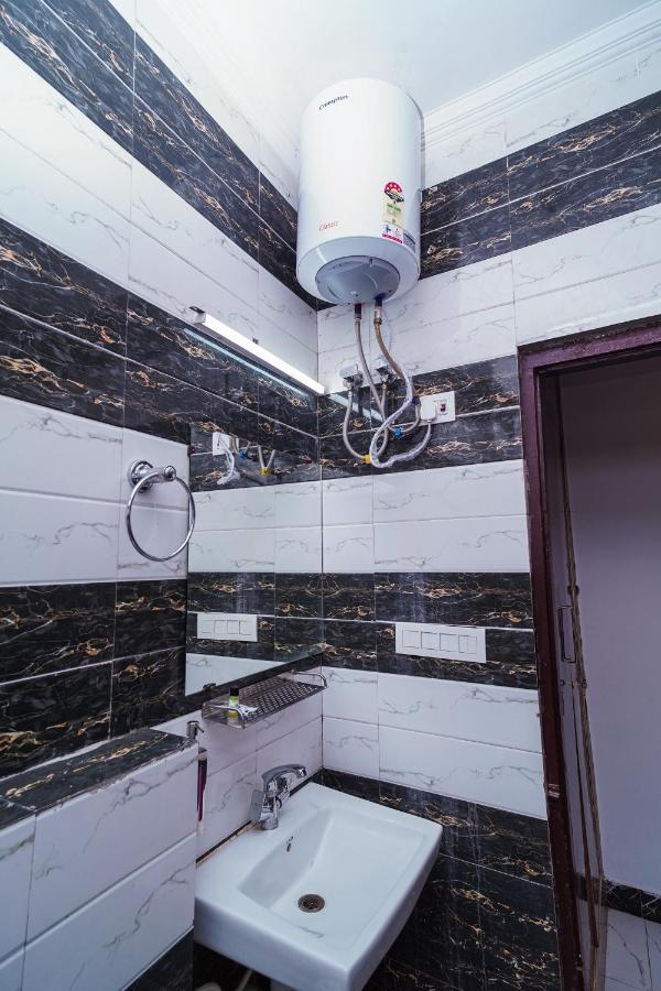 新德里 Golden Residency酒店 外观 照片